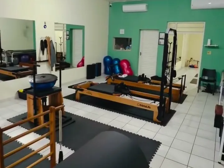 Sala do Studio Gabriela Ballerini com aparelhos de Pilates